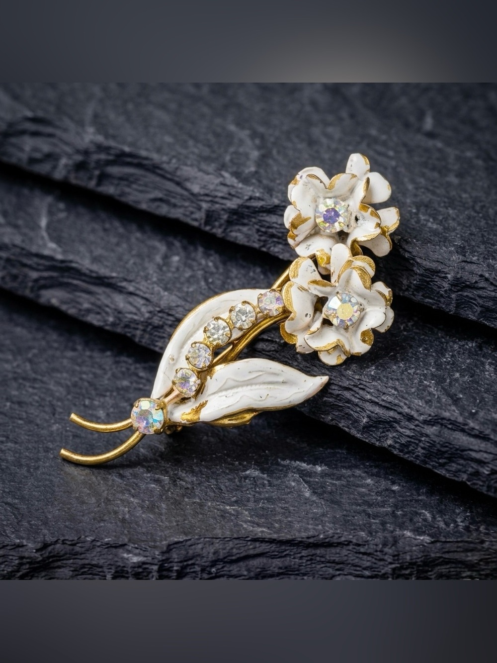 Vintage 50s White Enamel Aurora Borealis Rhinestone Gold Tone Flower Brooch